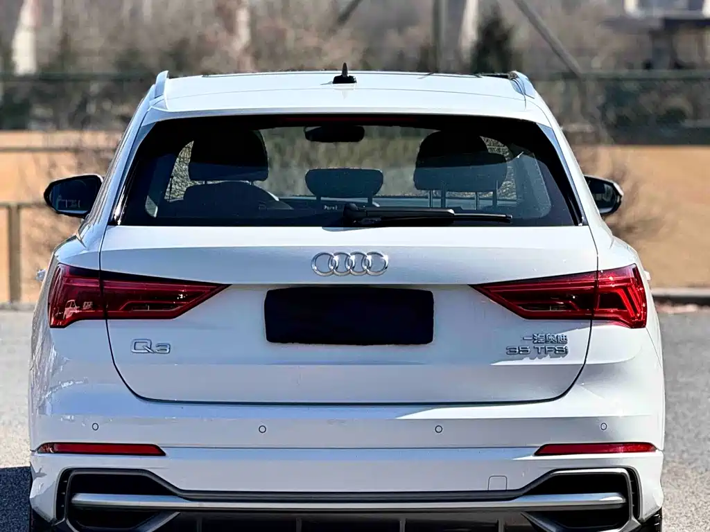 Audi Q3 2023 35 TFSI Fashionable and Dynamic (1.5T) купить на сайте DeffCars