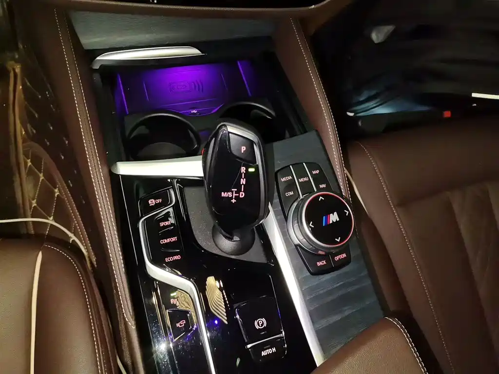 BMW 5 Series 2021 530Li Leading M Sports Package купить на сайте DeffCars