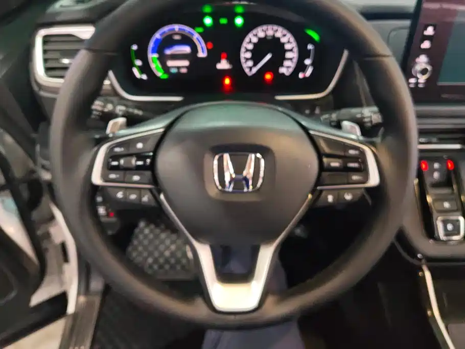 Alison 2022 2.0L e:HEV Deluxe Edition купить на сайте DeffCars