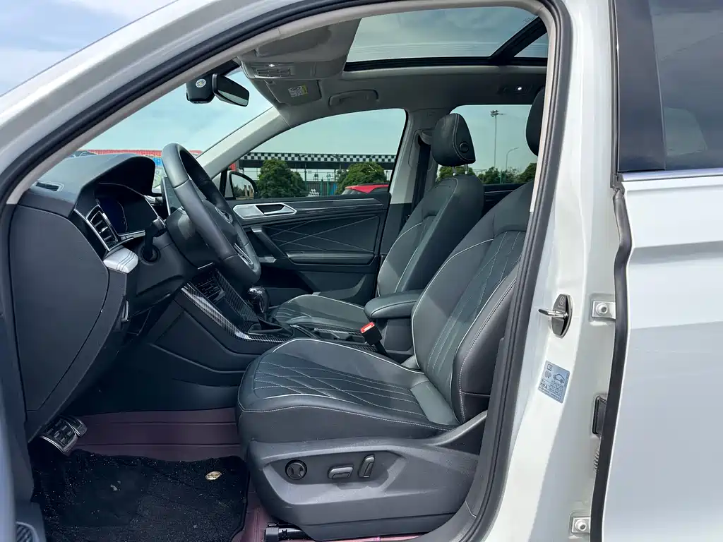 Tiguan L 2024 Outstanding Model 330TSI Automatic Two-wheel Drive R-Line Longyao Edition купить на сайте DeffCars