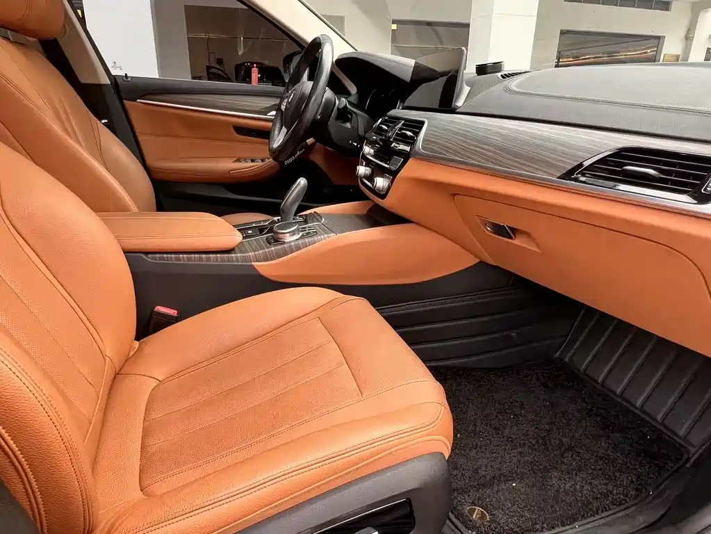 BMW 5 Series New Energy 2018 530Le Luxury Package купить на сайте DeffCars
