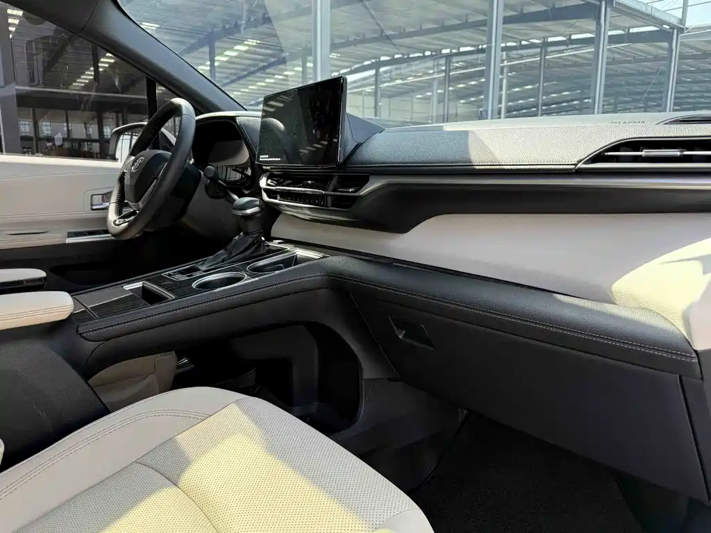 SIENNA 2023 2.5L Hybrid Extreme Edition купить на сайте DeffCars