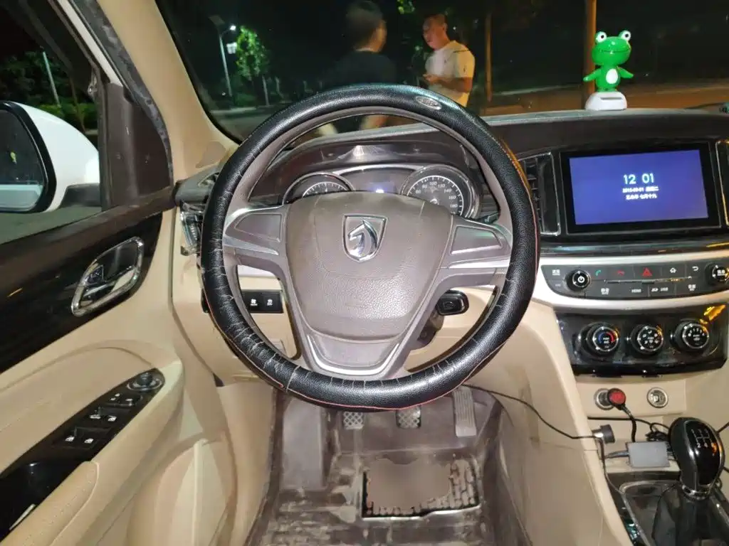 Baojun 730 2016 1.5L manual comfort type 7 seats National V купить на сайте DeffCars