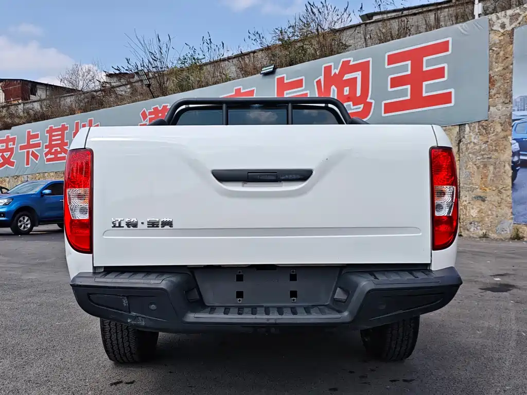 Baodian 2023 2.5T diesel two-wheel drive comfort version standard axle JX4D25A6L купить на сайте DeffCars