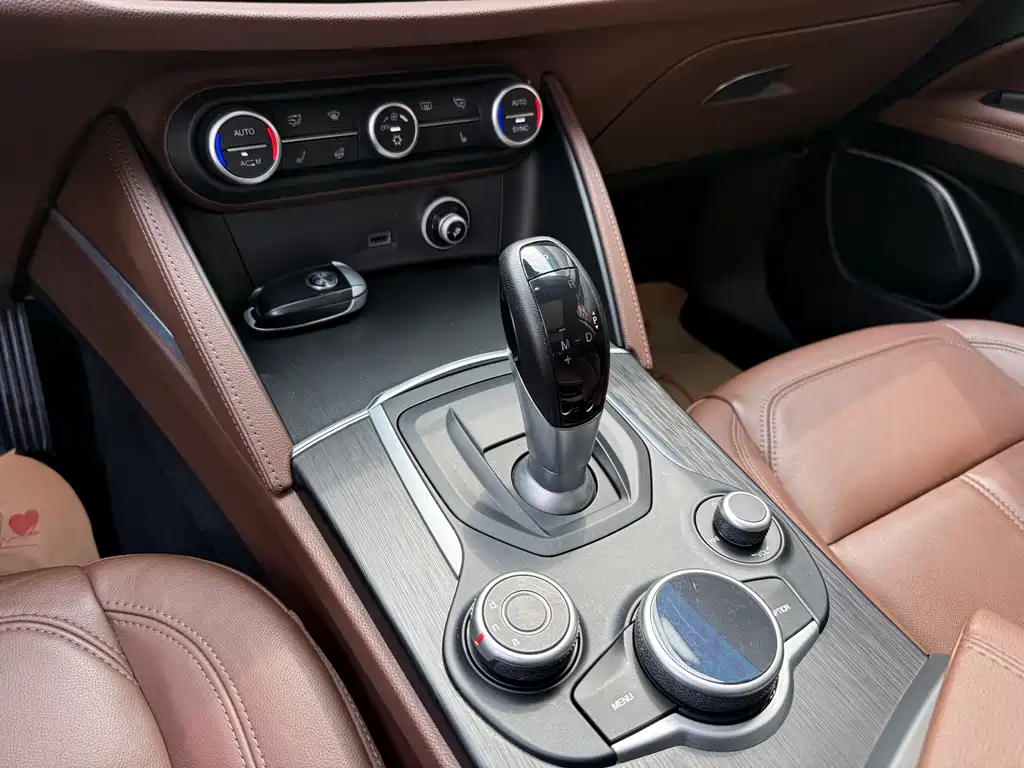 Stelvio 2017 2.0T 200HP Deluxe Edition купить на сайте DeffCars