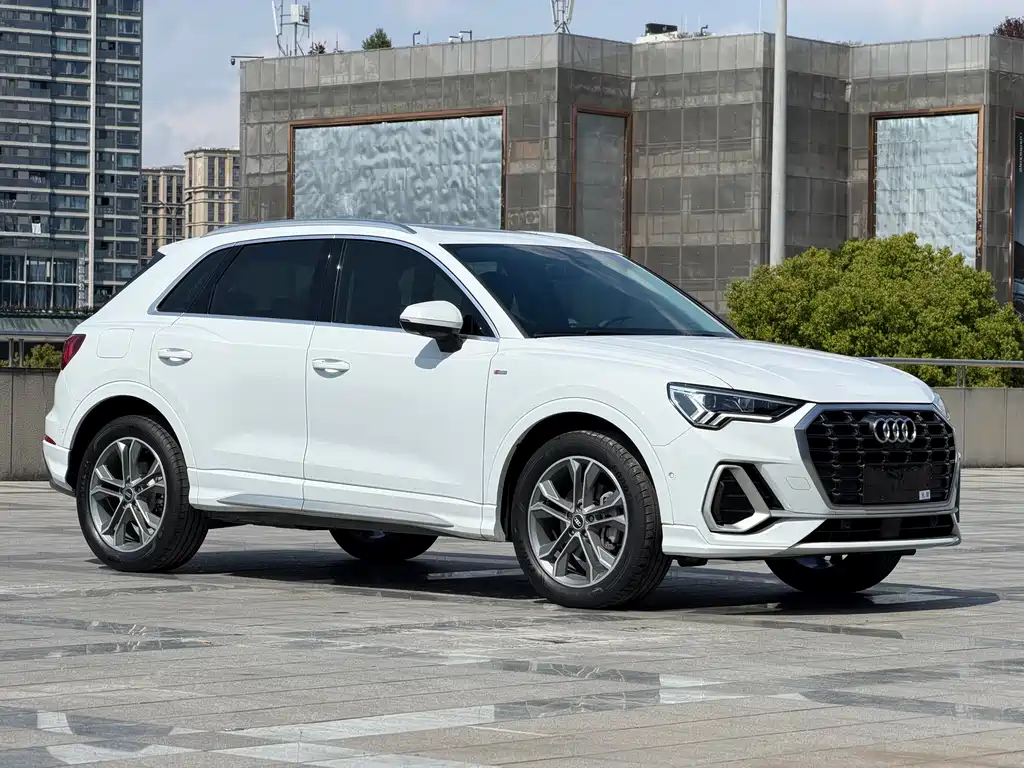 Audi Q3 2022 40 TFSI Fashionable and Dynamic купить на сайте DeffCars