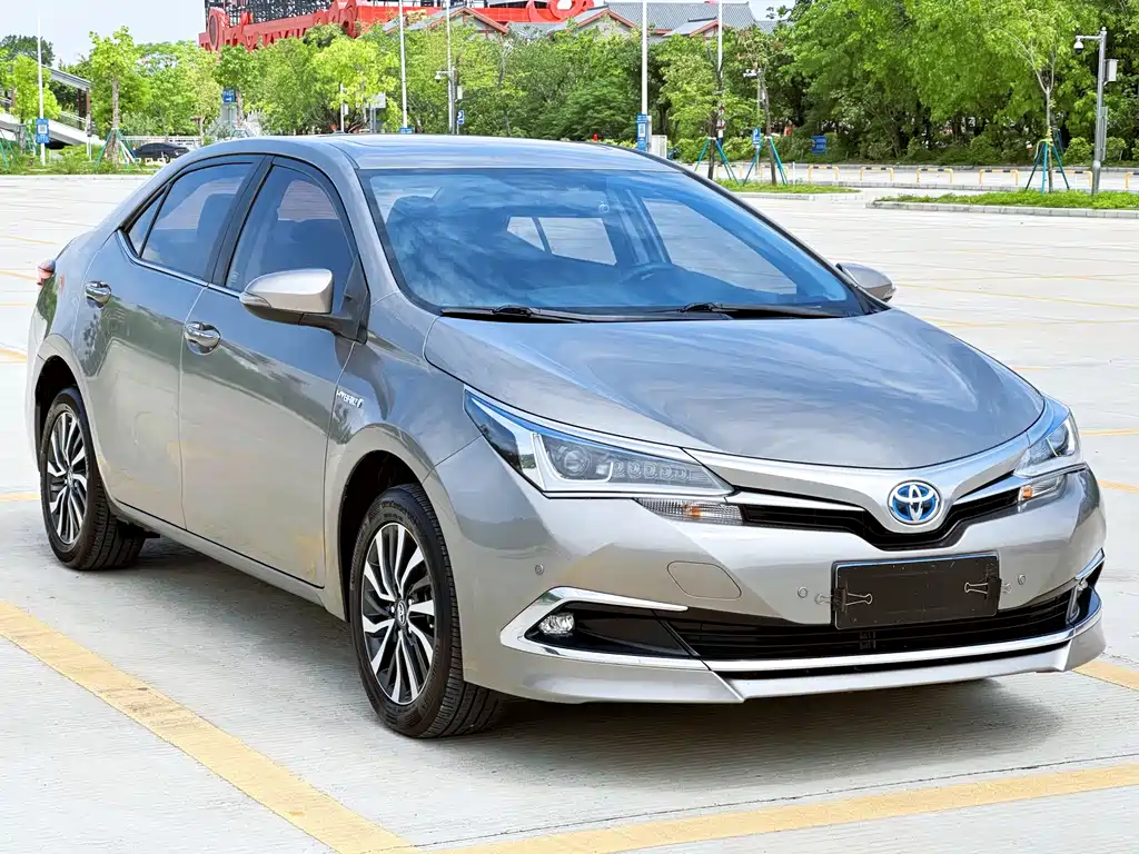 Corolla 2017 facelift dual engine 1.8L E-CVT leading version купить на сайте DeffCars