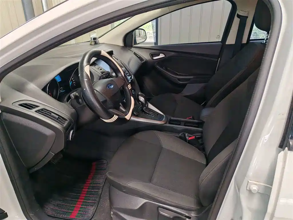 Focus 2017 hatchback 1.6L automatic comfort smart mobility version купить на сайте DeffCars