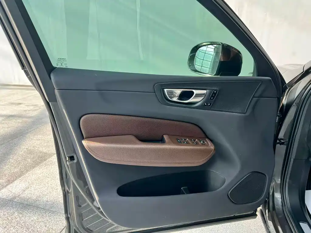 Volvo XC60 plug-in hybrid 2022 T8 plug-in hybrid four-wheel drive Zhiyuan luxury version купить на сайте DeffCars