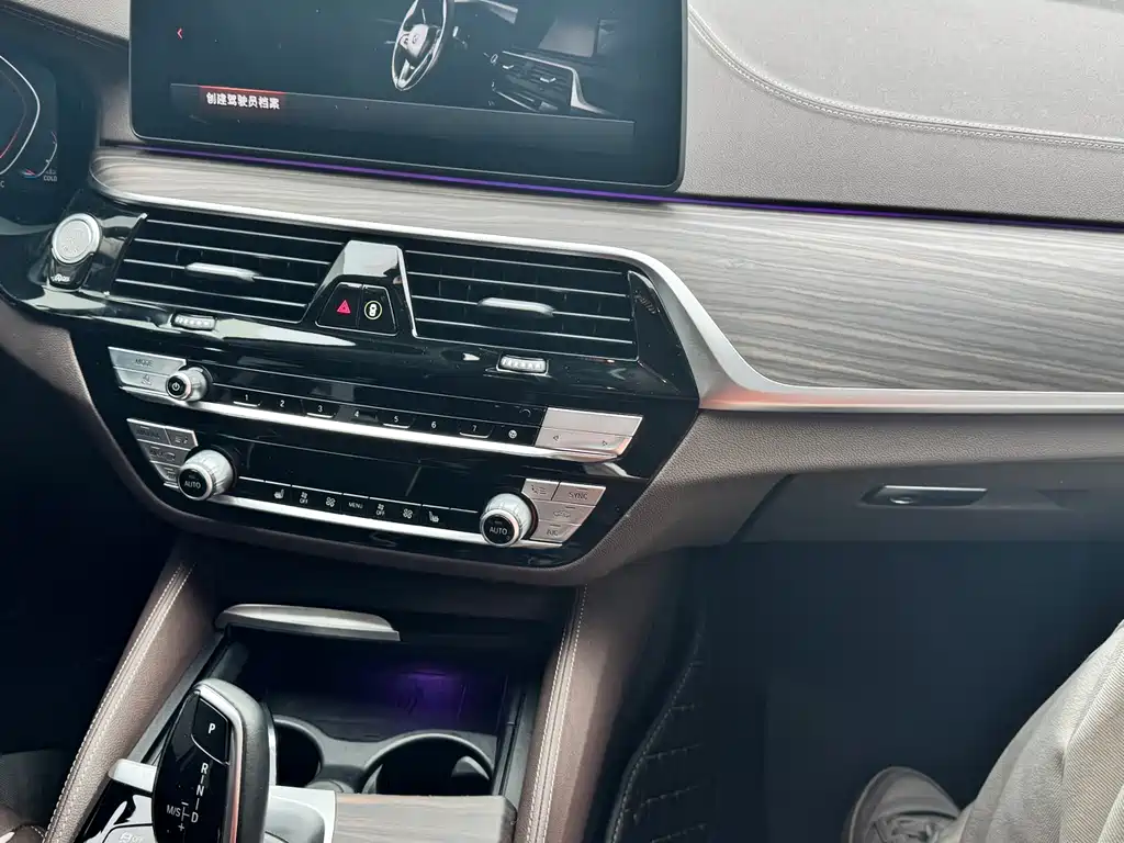 BMW 5 Series 2022 530Li Leading Luxury Package купить на сайте DeffCars