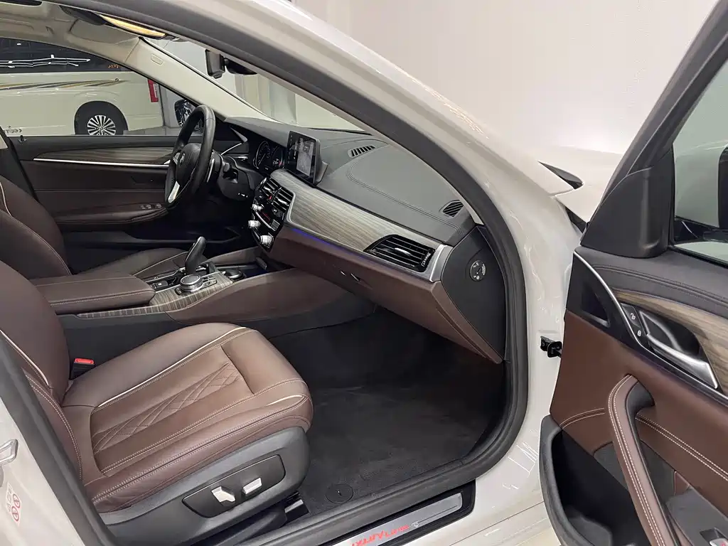 BMW 5 Series 2018 facelift 530Li leading model luxury package купить на сайте DeffCars