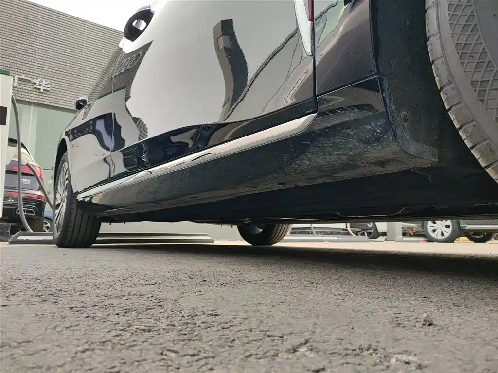 Hongqi H5 2025 2.0T automatic Qichang version купить на сайте DeffCars