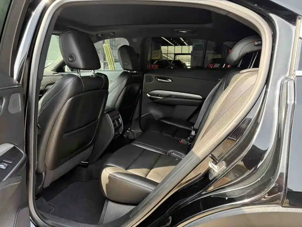 Cadillac XT4 2021 28T two-wheel drive leading model купить на сайте DeffCars