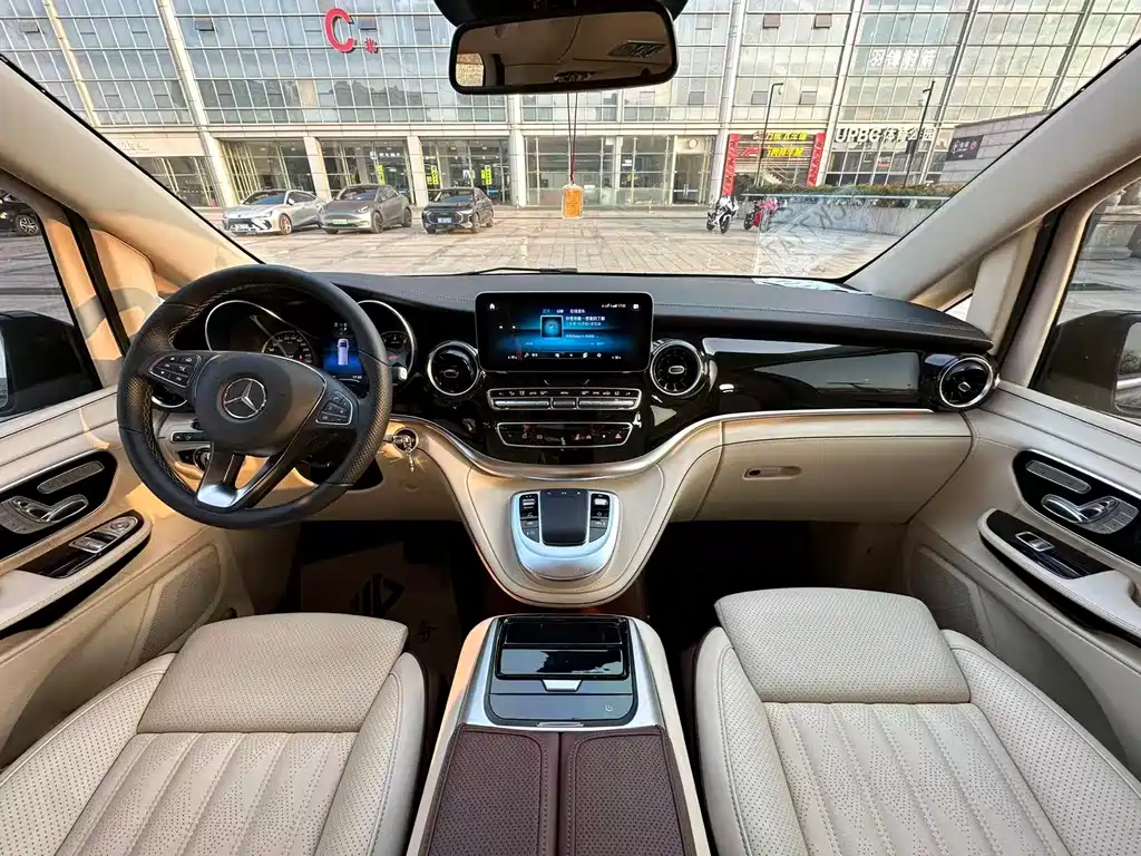 Mercedes-Benz V-Class 2022 V 260 L Long Wheelbase Premium Edition купить на сайте DeffCars