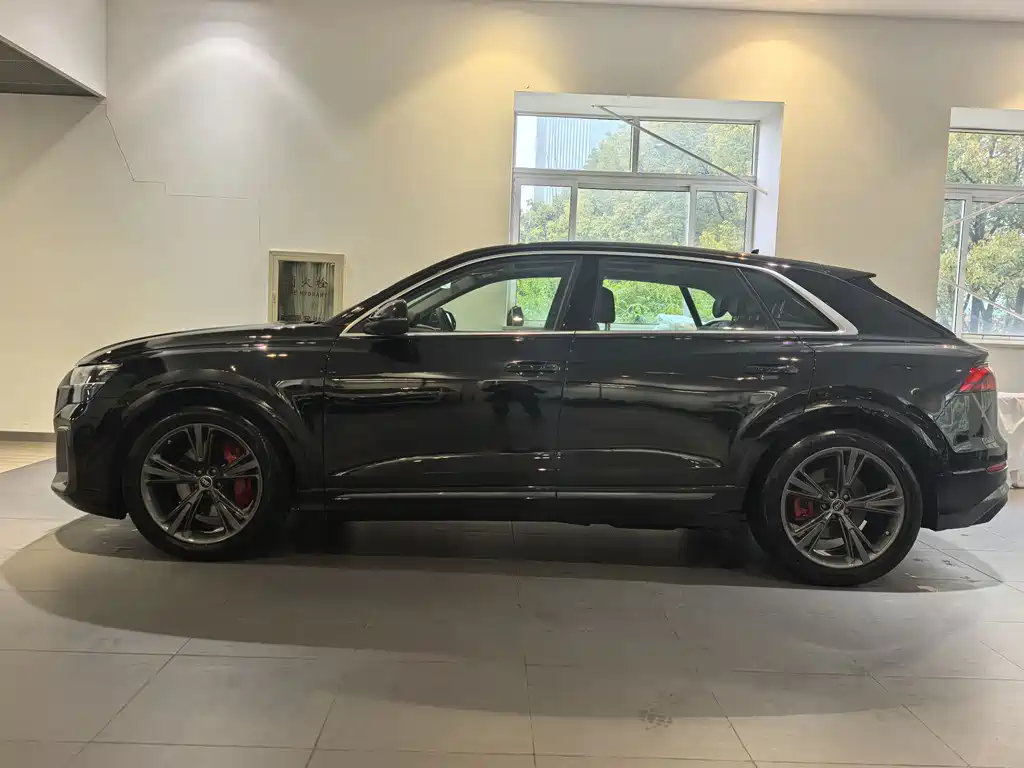 Audi Q8 2024 55 TFSI luxury and dynamic model купить на сайте DeffCars