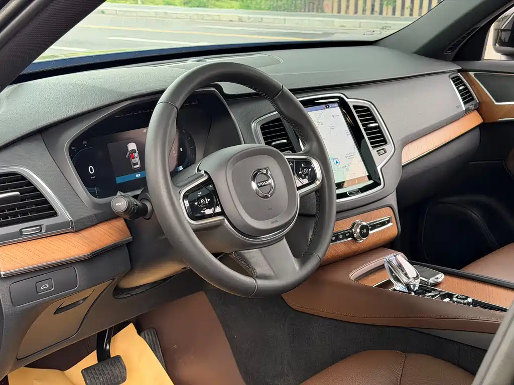 Volvo XC90 2023 B5 Smart Deluxe Edition 5-seater купить на сайте DeffCars