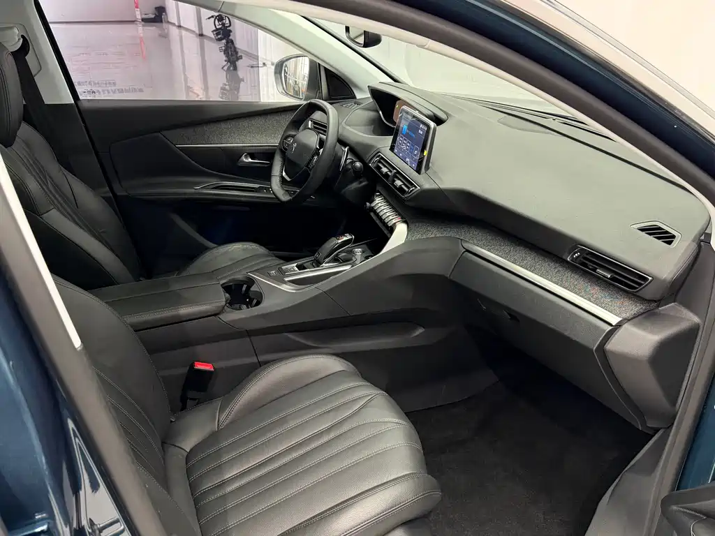 Peugeot 5008 2019 380THP 7-seat luxury version купить на сайте DeffCars