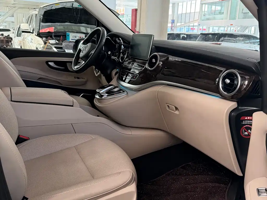 Mercedes-Benz V-Class 2018 V 260 L Premium Extended Edition National VI купить на сайте DeffCars
