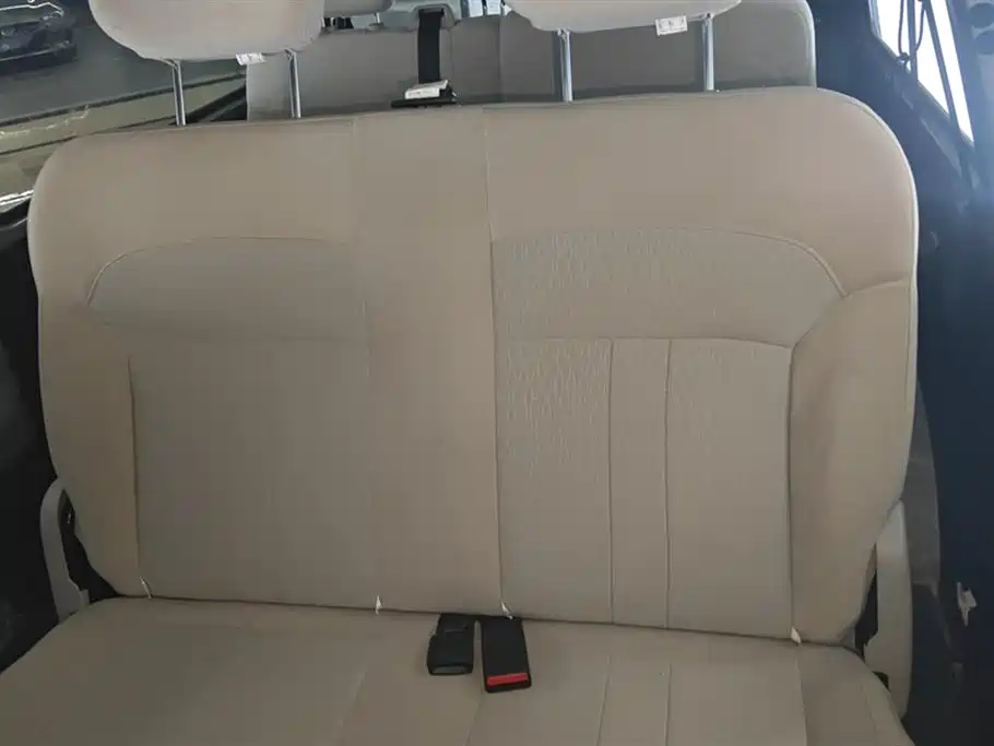 Lingzhi 2022 M5L 1.6L practical 7-seater купить на сайте DeffCars