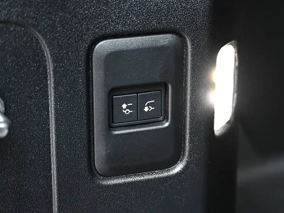 Land Rover Defender 2024 110 3.0T P400 X-DYNAMIC HSE купить на сайте DeffCars