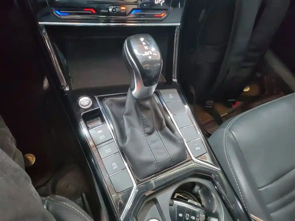 Passat 2020 facelift 330TSI Elite Edition National VI купить на сайте DeffCars