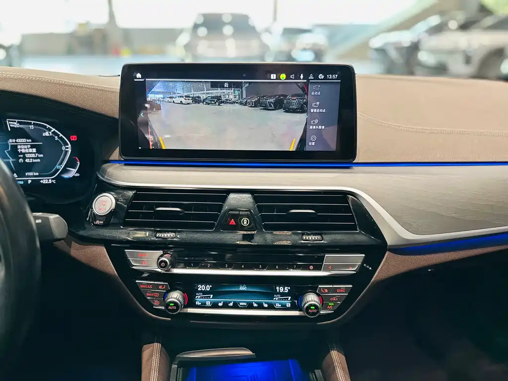 BMW 5 Series 2022 Facelift Three 530Li Exclusive M Sports Package купить на сайте DeffCars