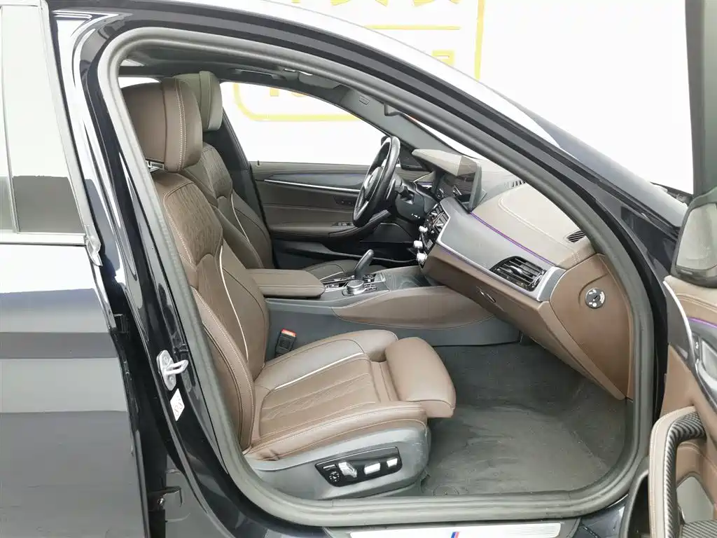 BMW 5 Series 2023 530Li Exclusive M Sports Package купить на сайте DeffCars