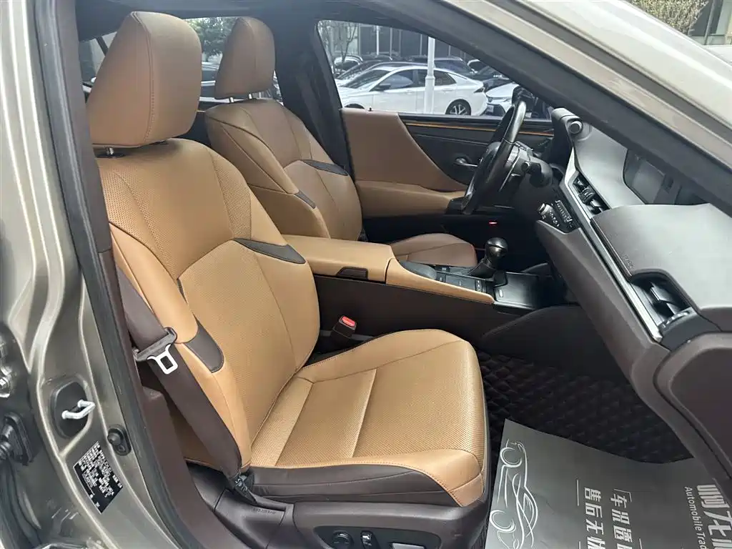 Lexus ES 2020 300h Excellence Edition купить на сайте DeffCars
