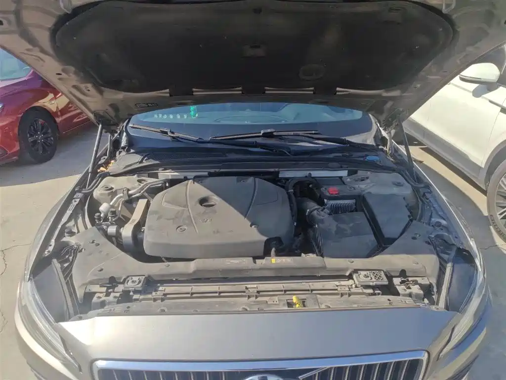 Volvo S60 2020 T4 Zhiyi Luxury Edition купить на сайте DeffCars