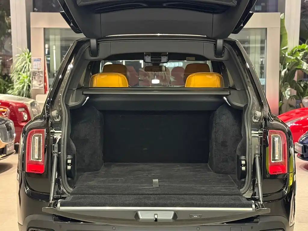 Cullinan 2020 Black Badge купить на сайте DeffCars