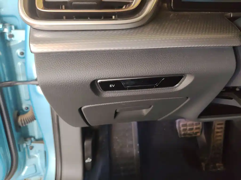 Hongqi H5 2024 1.5T HEV Zhilian Qichang Edition купить на сайте DeffCars