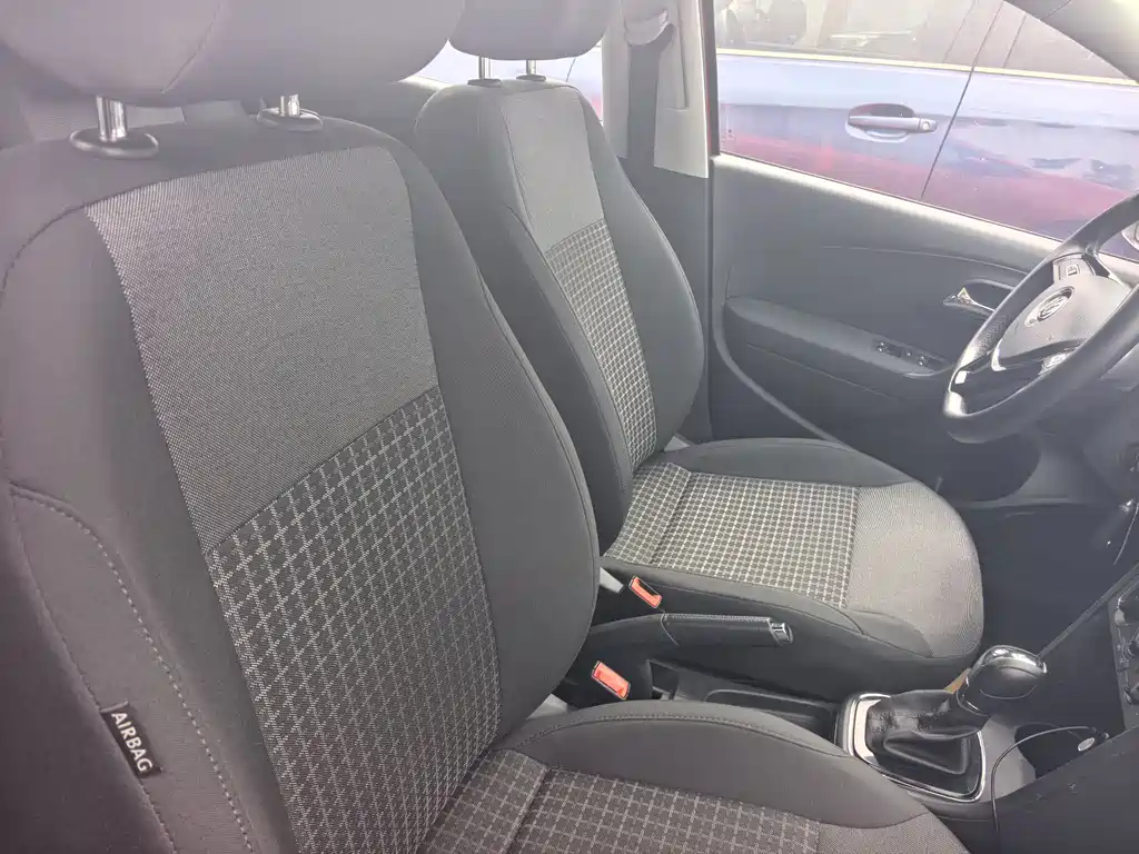 Polo 2016 1.6L automatic comfort model купить на сайте DeffCars