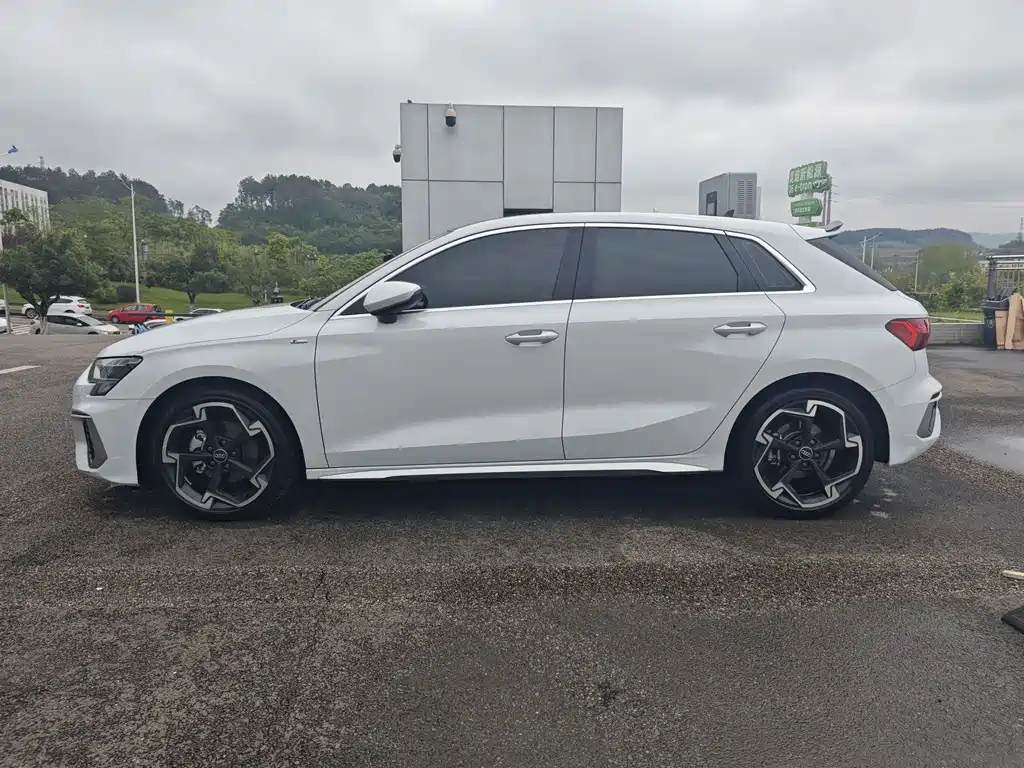 Audi A3 2024 Sportback 35 TFSI luxury sports model купить на сайте DeffCars