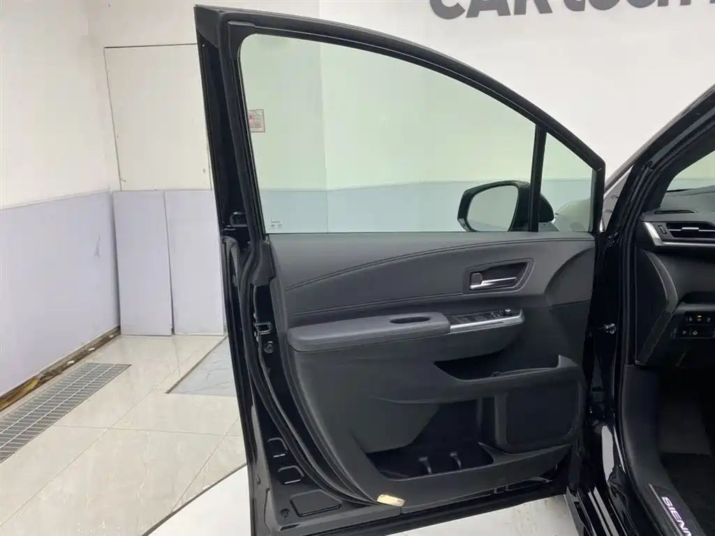 SIENNA 2024 2.5L Hybrid Premium Edition купить на сайте DeffCars