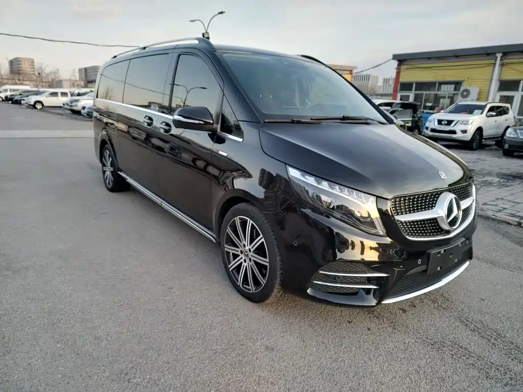 Mercedes-Benz V-Class 2022 V 260 L Long Wheelbase Premium Edition купить на сайте DeffCars