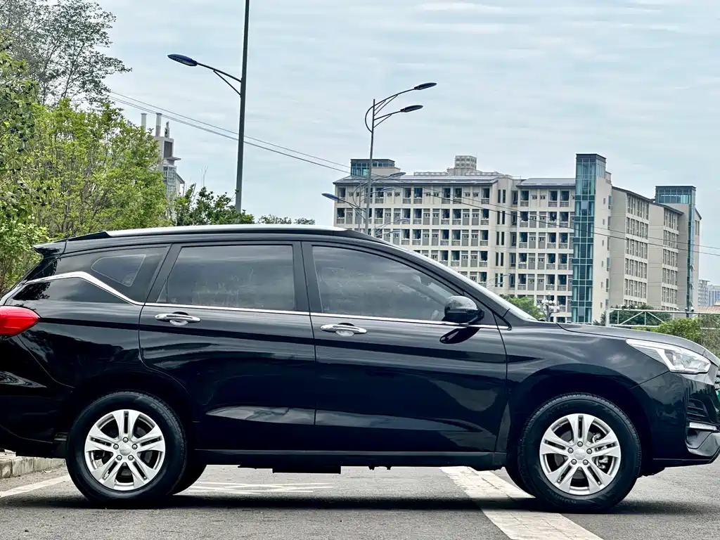 Haval M6 2019 1.5T manual two-wheel drive elite model National V купить на сайте DeffCars