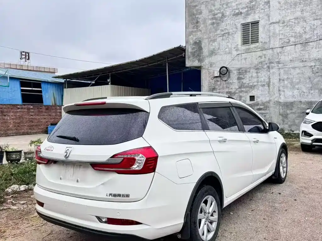 Baojun 310W 2017 1.5L manual fashion model National V купить на сайте DeffCars