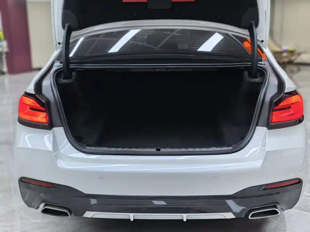 BMW 5 Series 2022 530Li Exclusive M Sports Package купить на сайте DeffCars