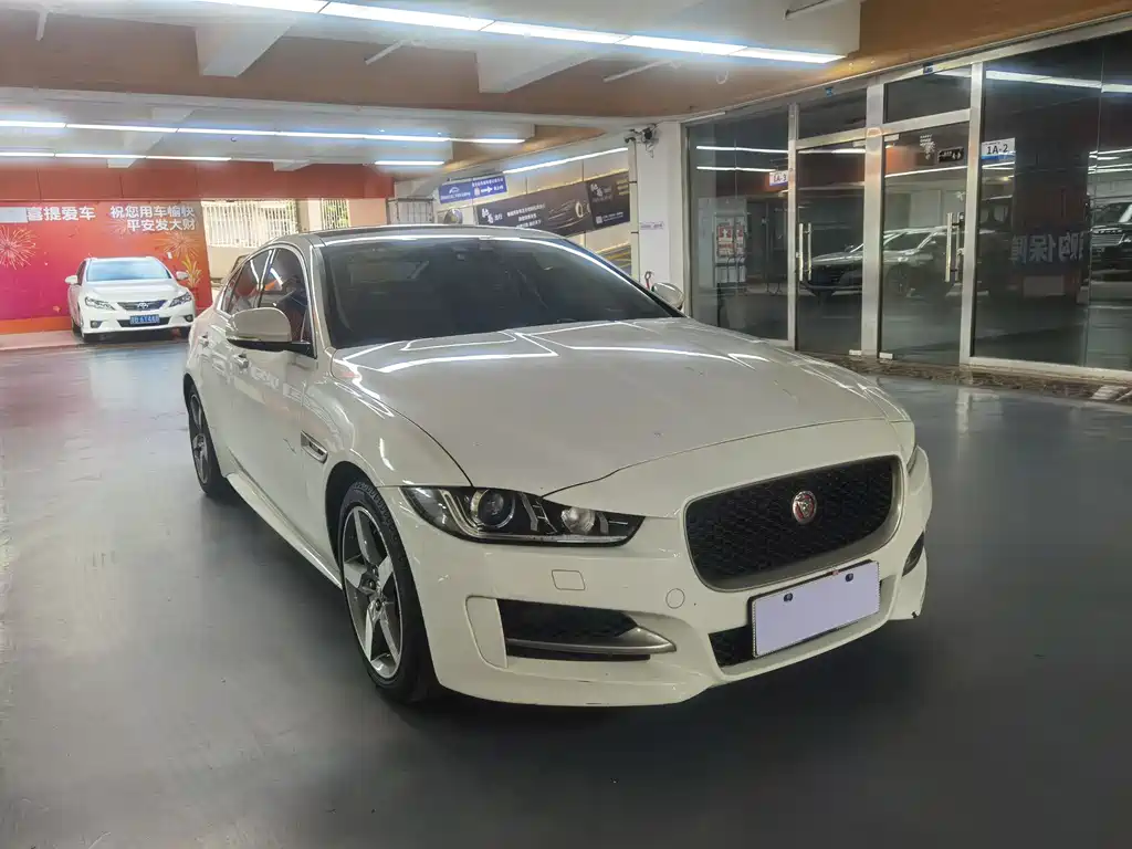 Jaguar XE 2015 2.0T 200PS R-Sport купить на сайте DeffCars