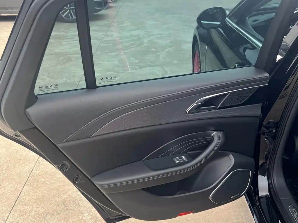 Hongqi H5 2023 2.0T Automatic Zhilianqichang Edition купить на сайте DeffCars
