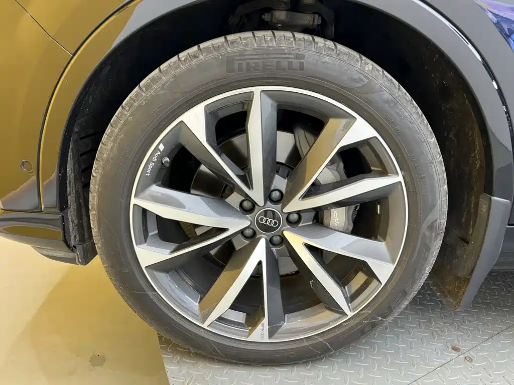 Audi Q7 2023 55 TFSI quattro S line sports version купить на сайте DeffCars