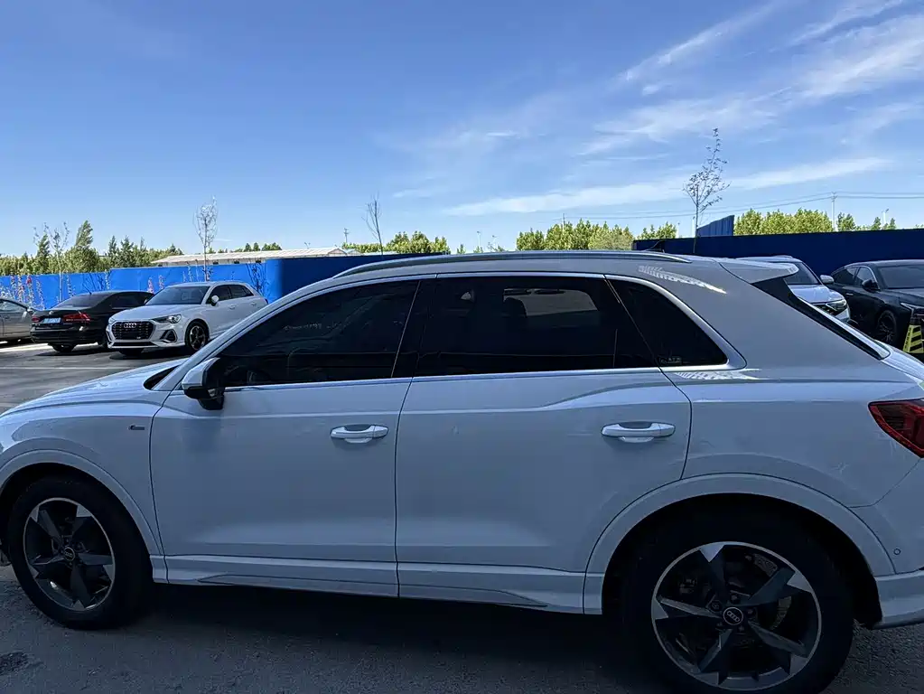 Audi Q3 2022 35 TFSI Fashionable and Dynamic купить на сайте DeffCars