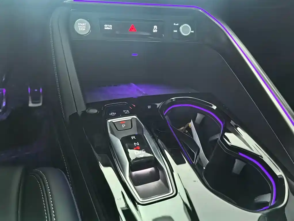 Audi Q5L 2026 2.0T smart hybrid exclusive model купить на сайте DeffCars