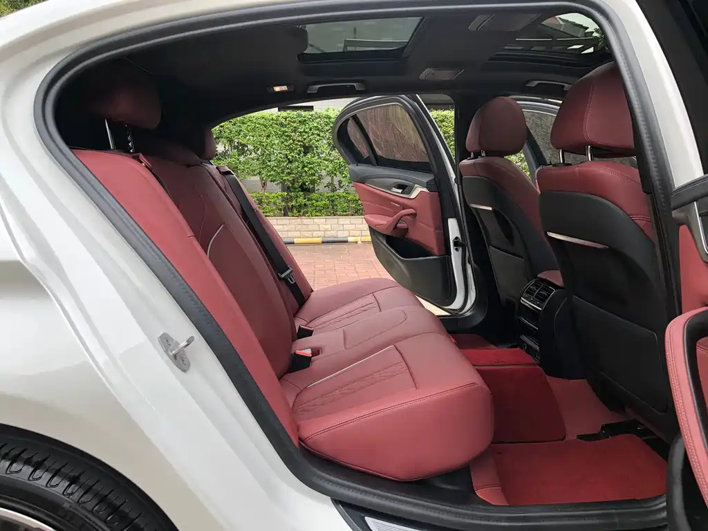 BMW 5 Series 2023 530Li Leading M Sports Package купить на сайте DeffCars