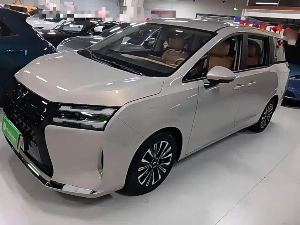Starlight 730 New Energy 2025 plug-in hybrid 125km luxury model купить на сайте DeffCars