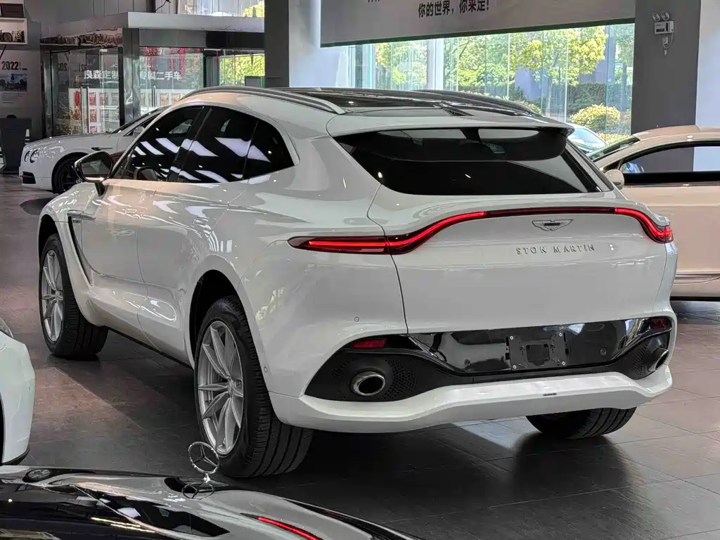 Aston Martin DBX 2023 3.0T STRAIGHT-SIX купить на сайте DeffCars
