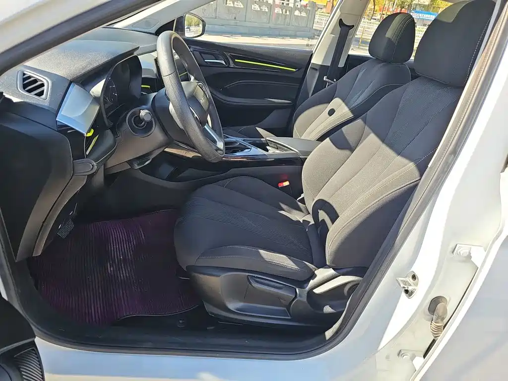 Roewe i5 2021 1.5L CVT Platinum Edition купить на сайте DeffCars