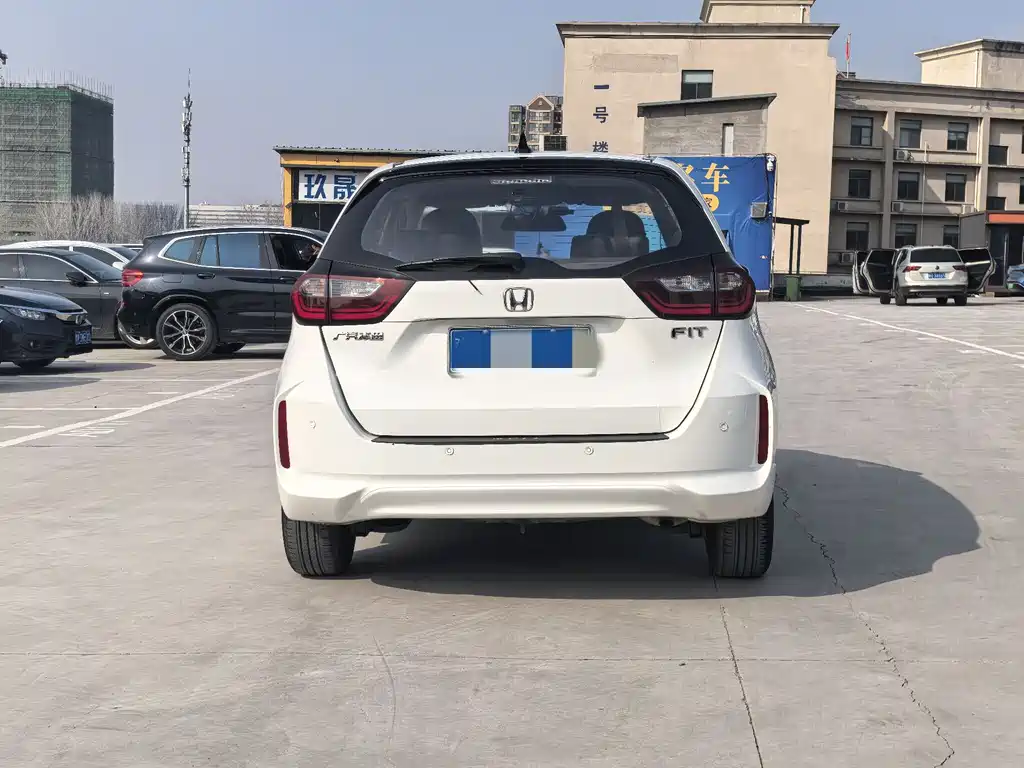 Fit 2021 1.5L CVT Fashion Edition купить на сайте DeffCars