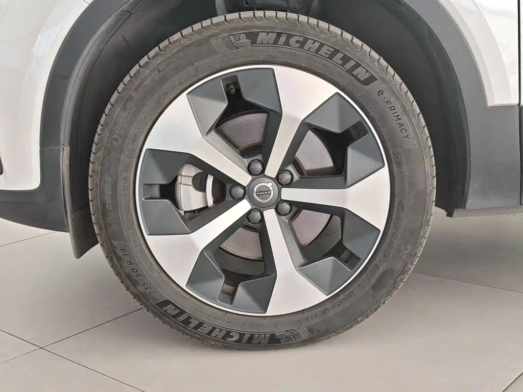 Volvo XC40 2025 B4 four-wheel drive Zhiyuan luxury version купить на сайте DeffCars