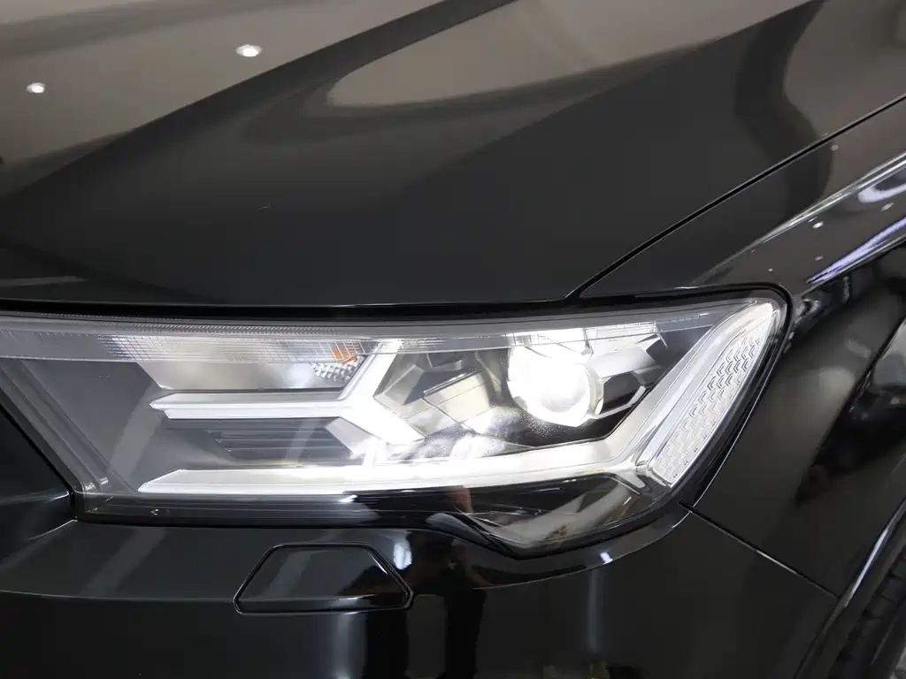 Audi Q7 2022 55 TFSI quattro S line sports купить на сайте DeffCars